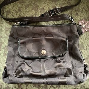 Coach signature canvas Kyra  daisy purse